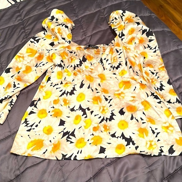 ZARA - Beautiful Gathered or Off-Shoulder Blouse - S - EUC - - Picture 1 of 5